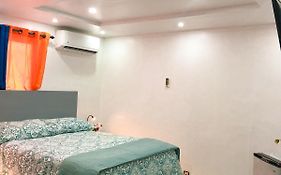 Caribbean Hostal-Private Rooms In Down Town Pop